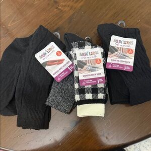 6 pairs of Muk Luks Black and Cream Crew Socks for WOMEN